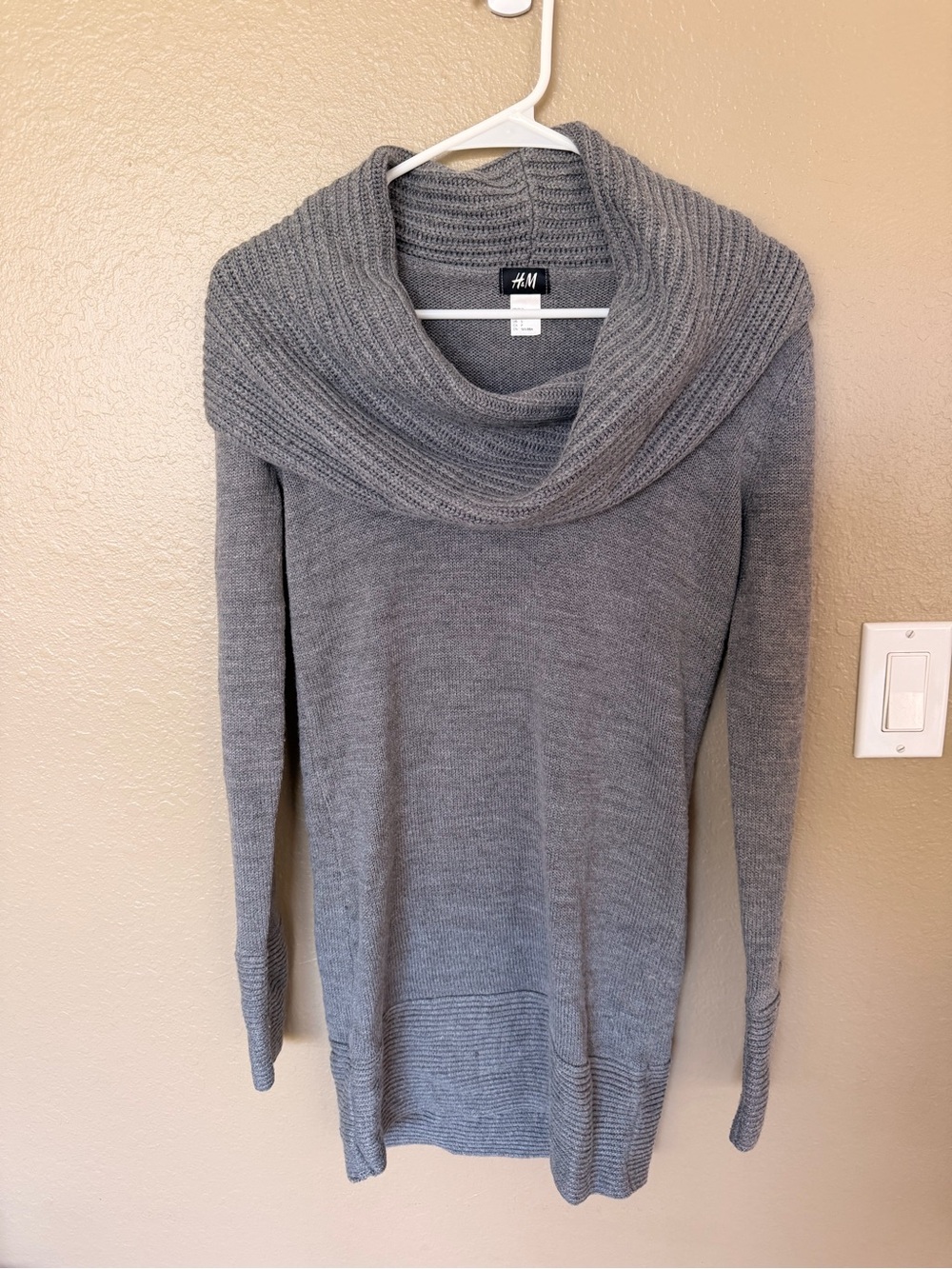 H&M Women's Light Gray Ribbed Cowl Neck Sweater